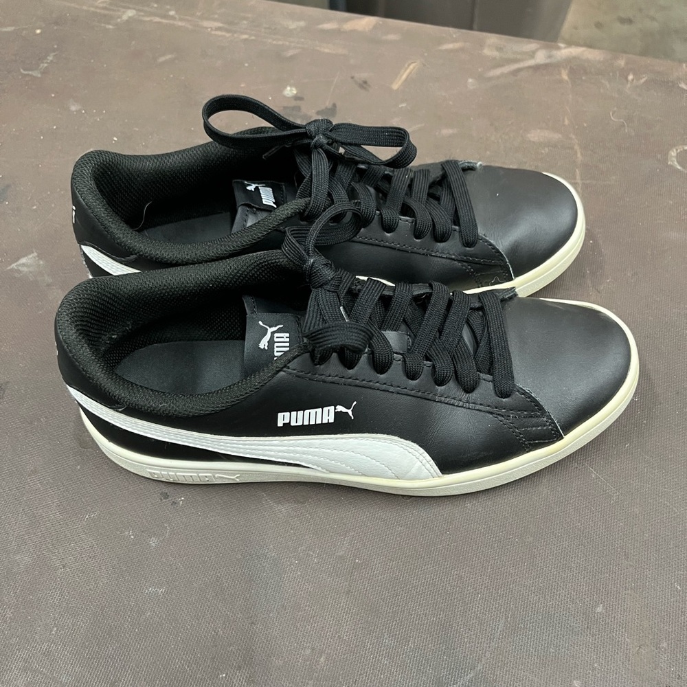Puma Black and White Sneakers Classic Casual Design
